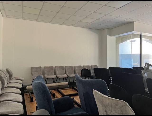 BUSINESS PROPERTY TO RENT IN CLAREMONT
